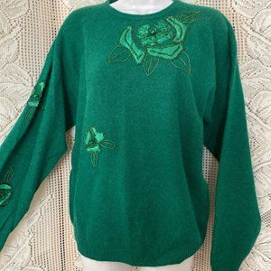 Lovely vintage Kelly Green will sweater with pretty floral, appliqué, sequins an